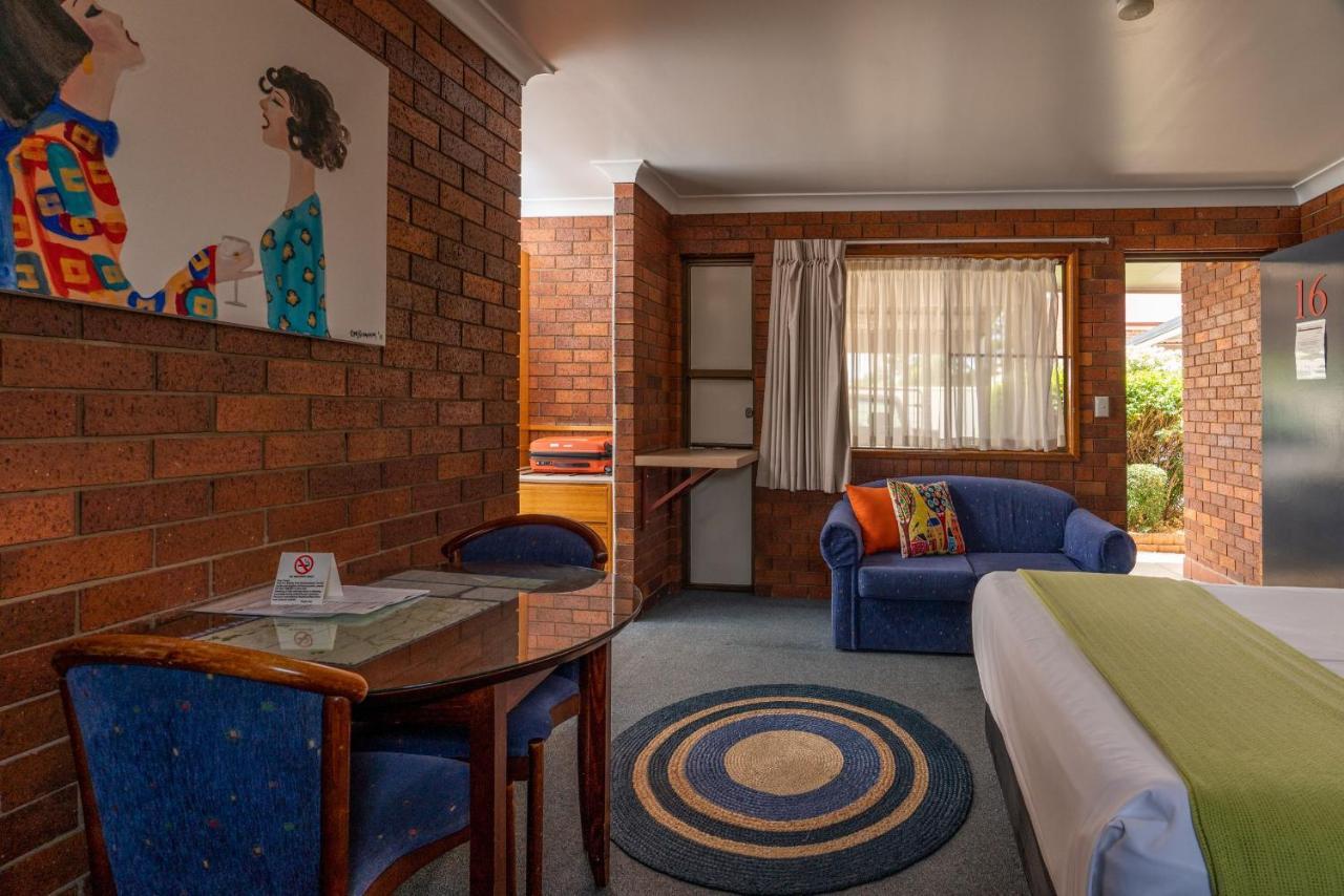 Country Pathfinder Motor Inn Dalby Exterior photo