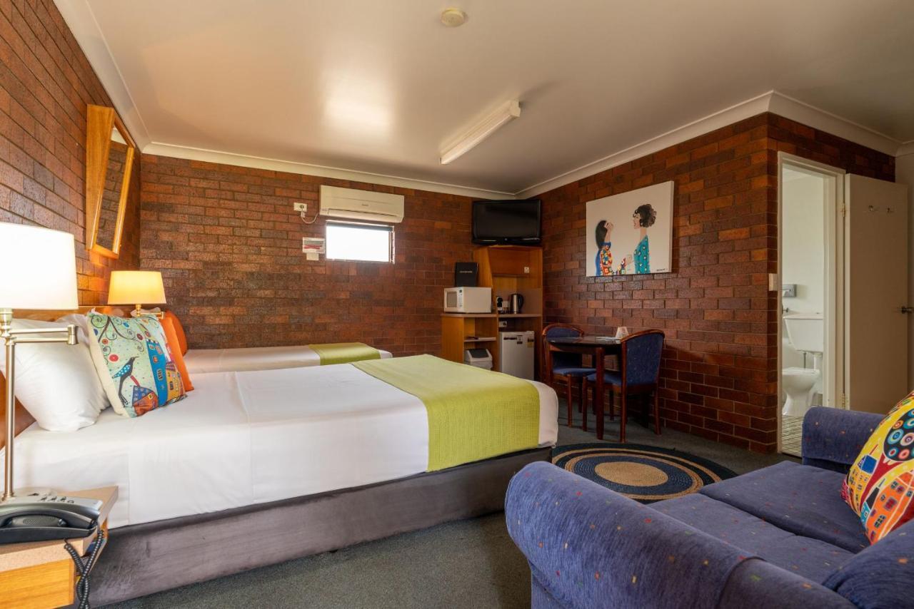 Country Pathfinder Motor Inn Dalby Exterior photo