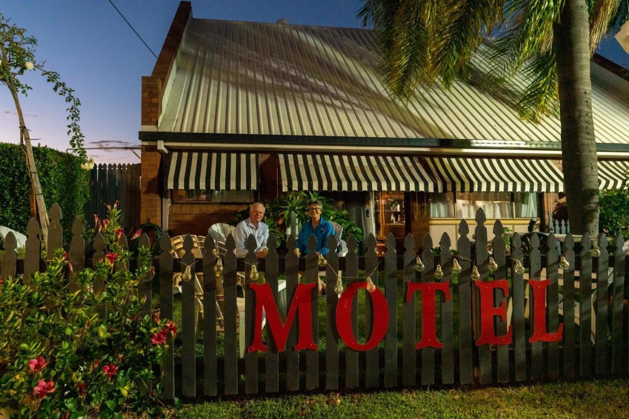 Country Pathfinder Motor Inn Dalby Exterior photo