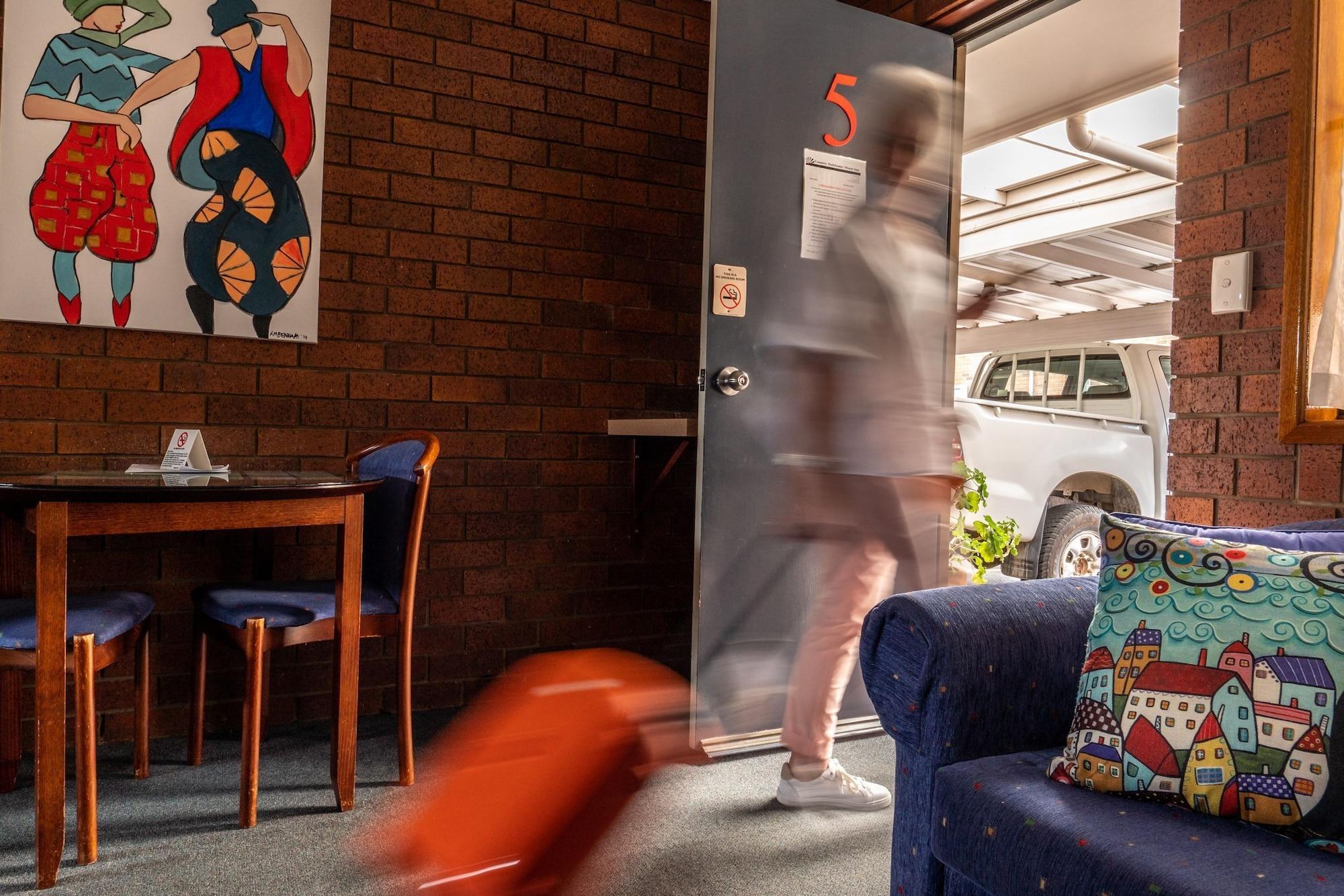 Country Pathfinder Motor Inn Dalby Exterior photo