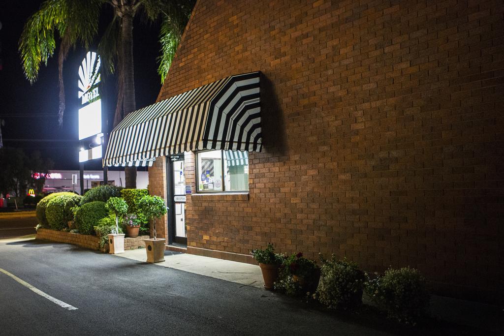 Country Pathfinder Motor Inn Dalby Exterior photo